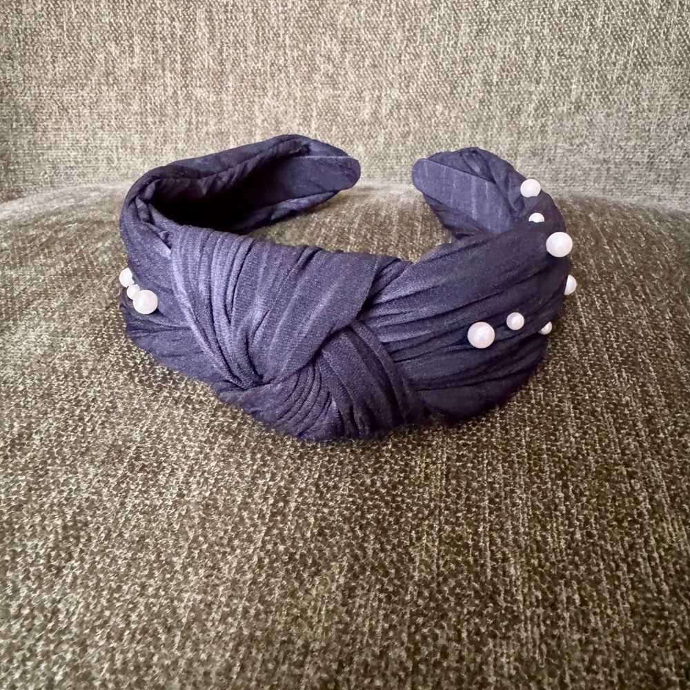 Anthropologie Everly Pleated Pearl Knot Headband Black - Picture 6 of 7
